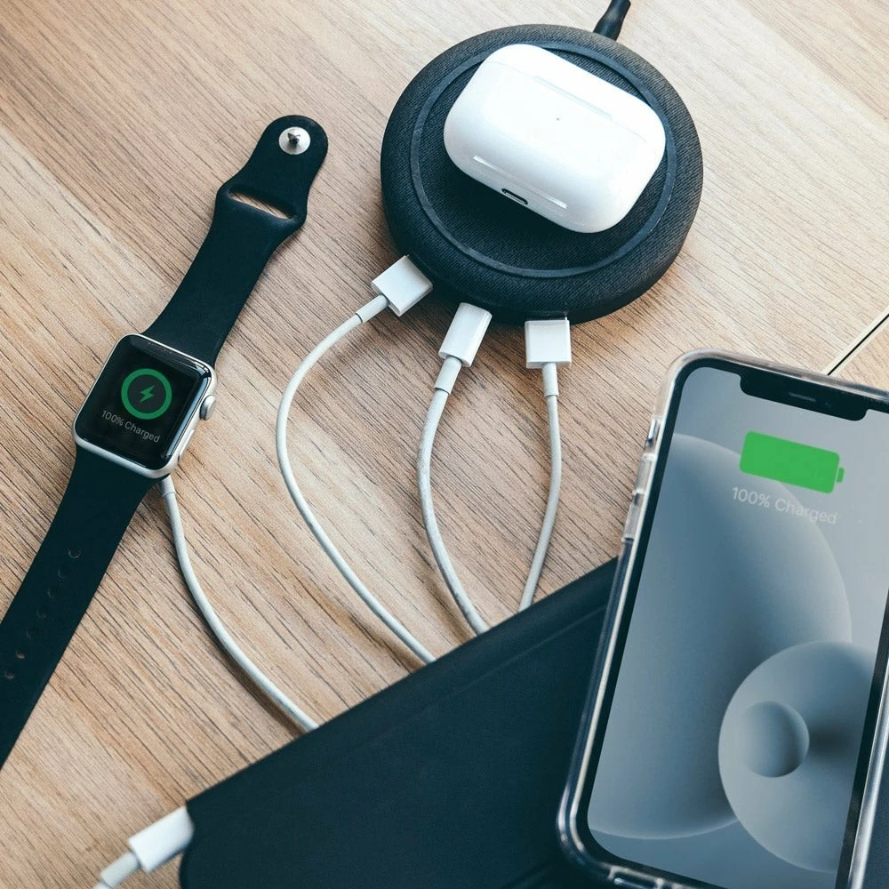 Mophie universalus belaidžio įkrovimo centras USB A 12 W, USB A 18 W, USB C 20 W (juoda)