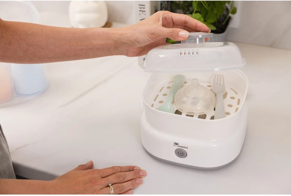 Vaikų Priežiūros Priemonė - Momini Buteliukų Sterilizatorius QuickSteam, 8 Minutės, Kompaktiškas Dizainas