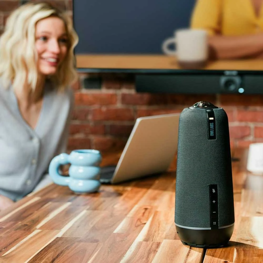 Owl Labs Meeting Owl 4+ 360 laipsnių, 4K išmanioji vaizdo konferencijų kamera, mikrofonas ir garsiakalbis (automatinis garsiakalbio fokusavimas, išmanusis priartinimas ir triukšmo išlyginimas)