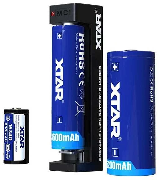 XTAR MC1 įkroviklis su įstatytais mėlynais akumuliatoriais