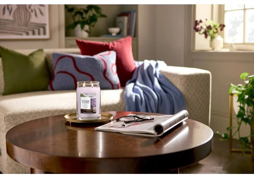 „Yankee Candle Signature“ džiovintų levandų ir ąžuolo žvakė, didelė, 567 g