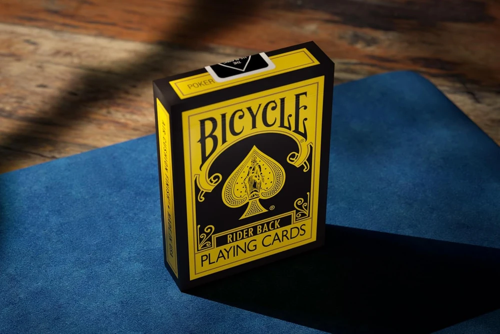 Bicycle Reverse geltonos ir juodos žaidimo kortos magams ir pokeriui