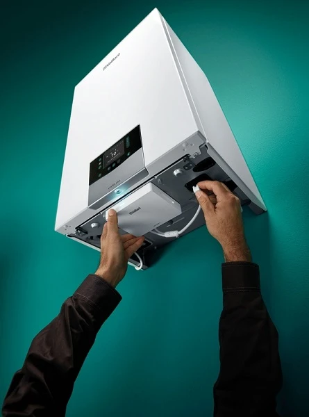Dujinis kondensacinis katilas Vaillant ecoTEC plus VUI 26CS/1-5 (N-INT3) su 20l talpa, šild. gal.19,7kW, K.V.R. 20,4kW