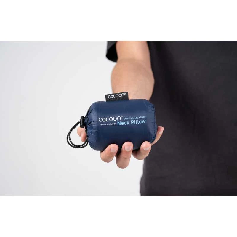 Kelioninė pagalvėlė COCOON Air-Core Neck Pillow Ergonomic Microfiber - Tamsiai mėlyna