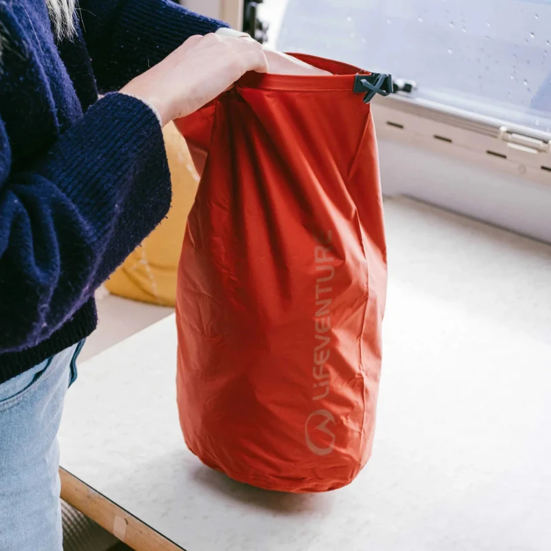 Lifesystems Sauskrepšys Lifeventure Stormlight DryBag 10l - Raudona