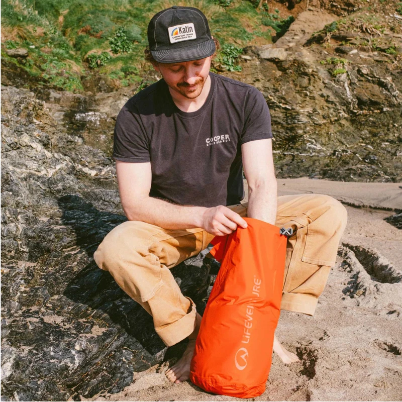 Lifesystems Sauskrepšys Lifeventure Stormlight DryBag 10l - Raudona