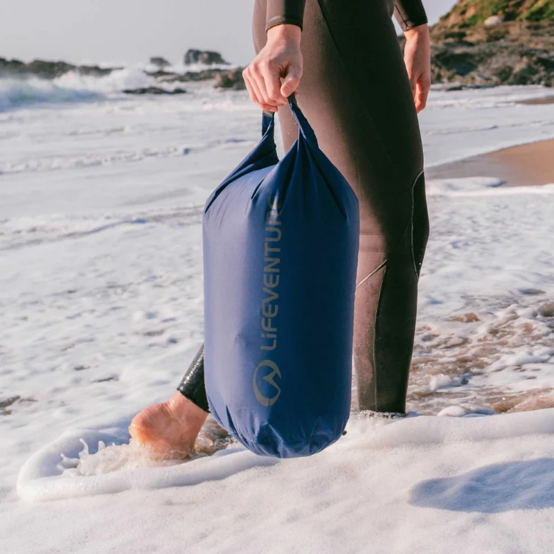Lifesystems Sauskrepšys Lifeventure Stormlight DryBag 15l - Tamsiai mėlyna