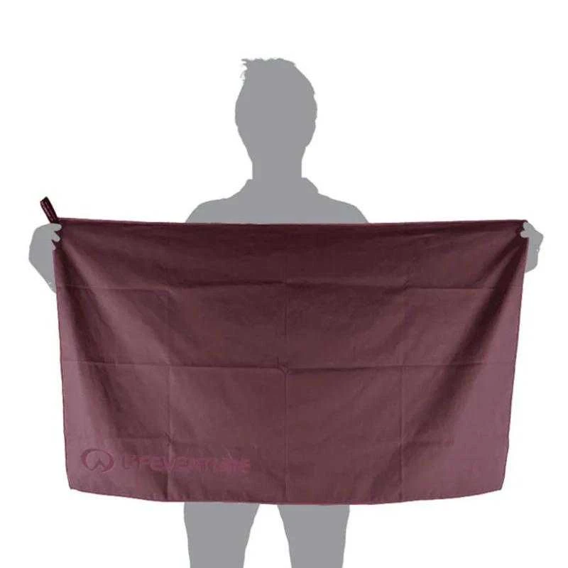 Lifeventure perdirbto minkšto pluošto rankšluostis Trek, juodųjų serbentų spalvos, XL 130x75 cm