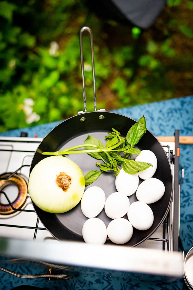 JAV GSI Carbon Steel Frypan 25 cm – anglinio plieno keptuvė su sulankstoma rankena