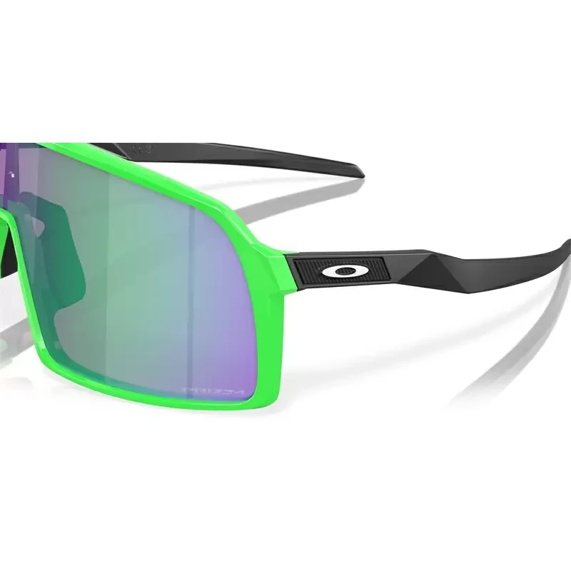 Oakley Sutro žali akiniai, stambus planas