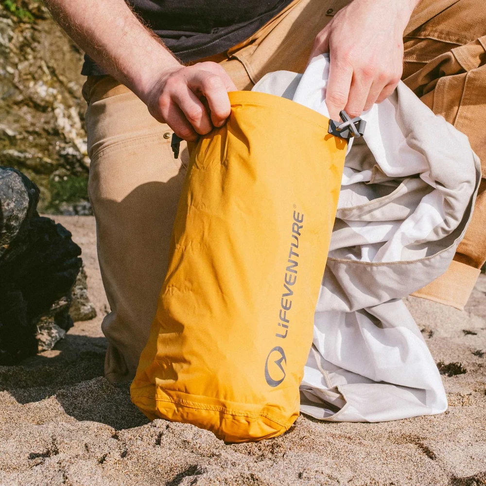 Jungtine Karalyste Lifeventure Stormlight Dry Bag 2L – itin lengvas vandeniui atsparus hermetinis krepšys