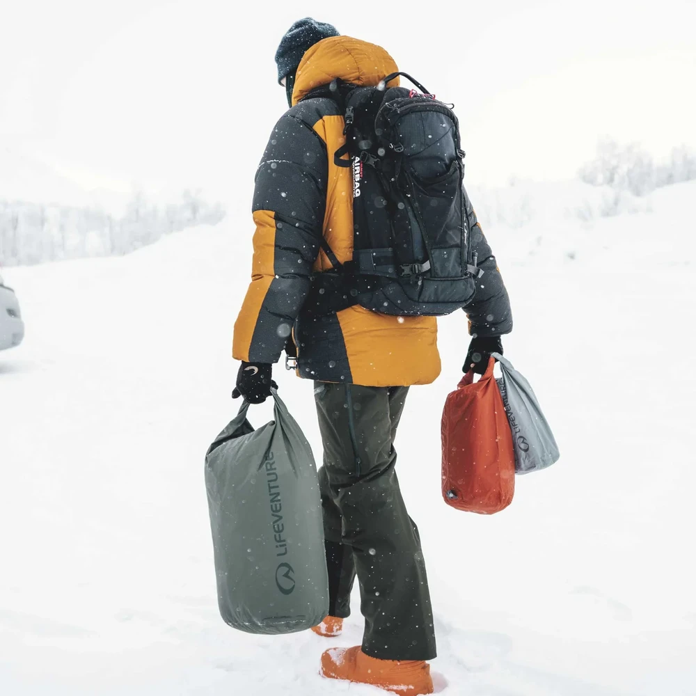 Jungtine Karalyste Lifeventure Stormlight Dry Bag 2L – itin lengvas vandeniui atsparus hermetinis krepšys