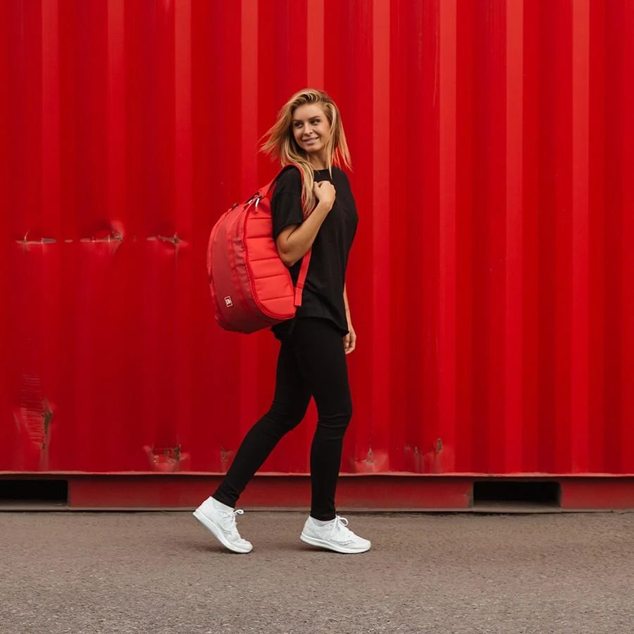 Švedija Kuprinė Douchebags The Base 15L skaisčiai raudona