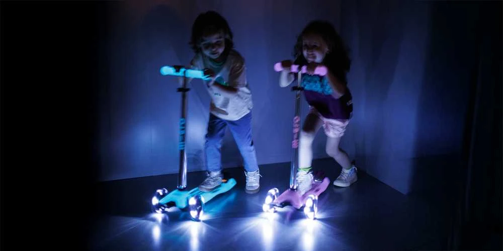 Šveicarija Micro Maxi Deluxe GLOW Led jelly žalias paspirtukas