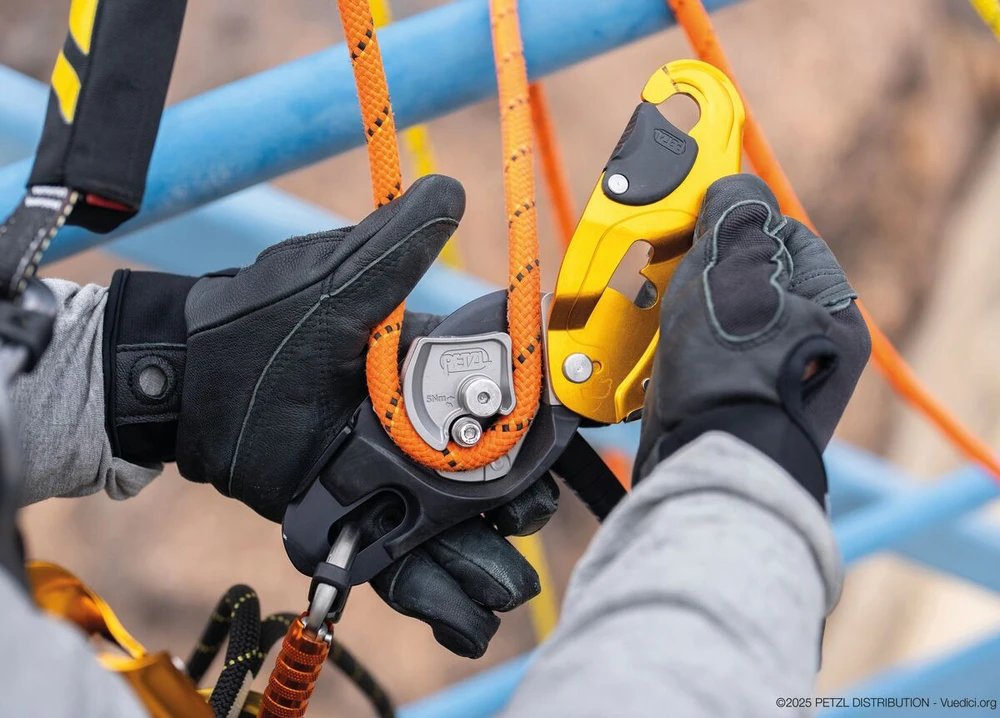 Prancūzija PETZL RIG Repairable – remontuojamas nusileidimo įtaisas, geltonas