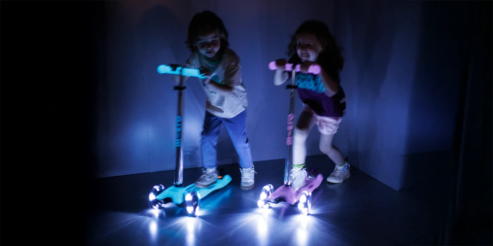Šveicarija Micro Maxi Deluxe GLOW Led jelly žalias paspirtukas