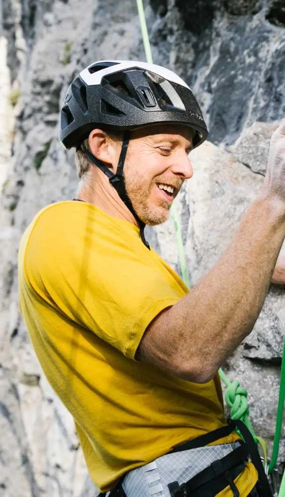 Edelrid Salathe alpinizmo šalmas ant galvos