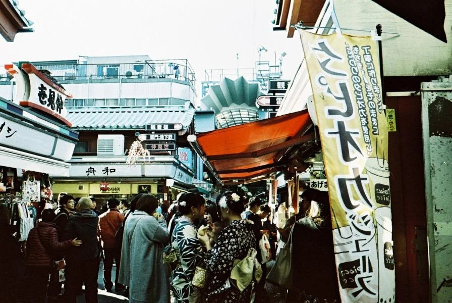 Lomographische Ag Spalvota fotojuosta LomoChrome Metropolis ISO 100-400/135/36 ( ISO 100-400/135/36 )