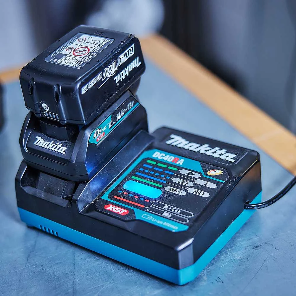 Makita Adapteris XGT® krovikliui LXT® akumuliatoriams įkrauti 191C10-7 LXT® / XGT® • ADP10