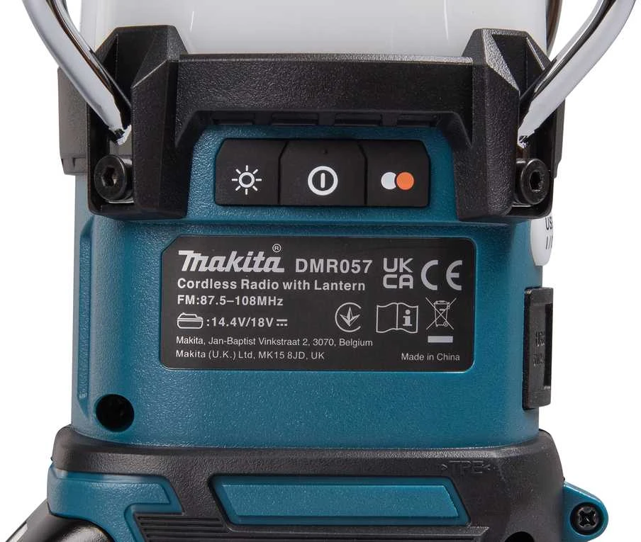Makita Akumuliatorinis LXT® žibintas / radijas DMR057 14,4V / 18V • 1 000 lx