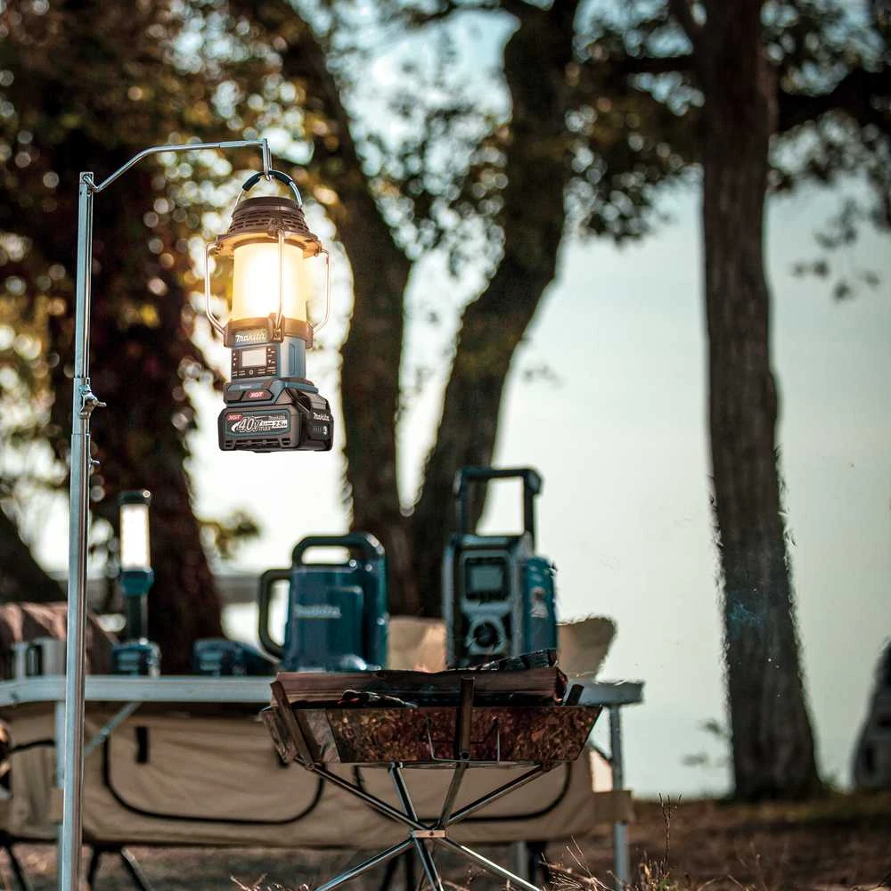 Makita Akumuliatorinis XGT® žibintas / radijas MR009G 40V • 1000lx • DAB/DAB+