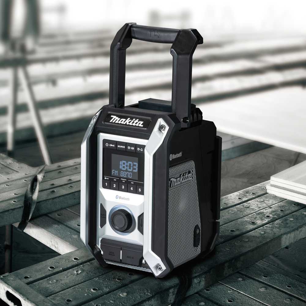 Radijas Makita DMR114B (su Bluetooth, USB, MP3 jungtimis, sub-woofer)
