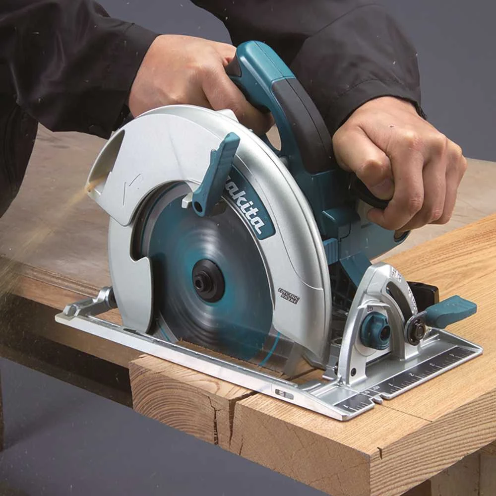 Makita Rankinis diskinis pjūklas 5008MG 210 mm