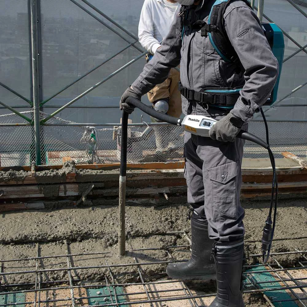 Makita VR001CZ Akumuliatorinis giluminis vibratorius PDC akumuliatoriui 1,5 m 43 mm, Be akumuliatorių ir kroviklio!