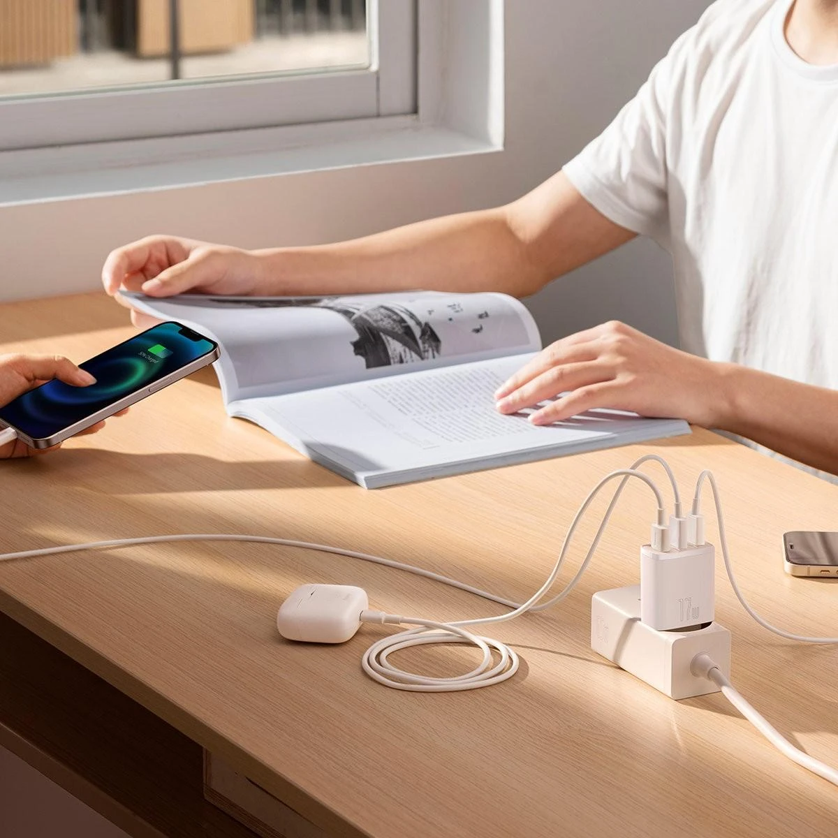 Baseus kompaktiškas greitas įkroviklis, 3x USB, 17W - baltas