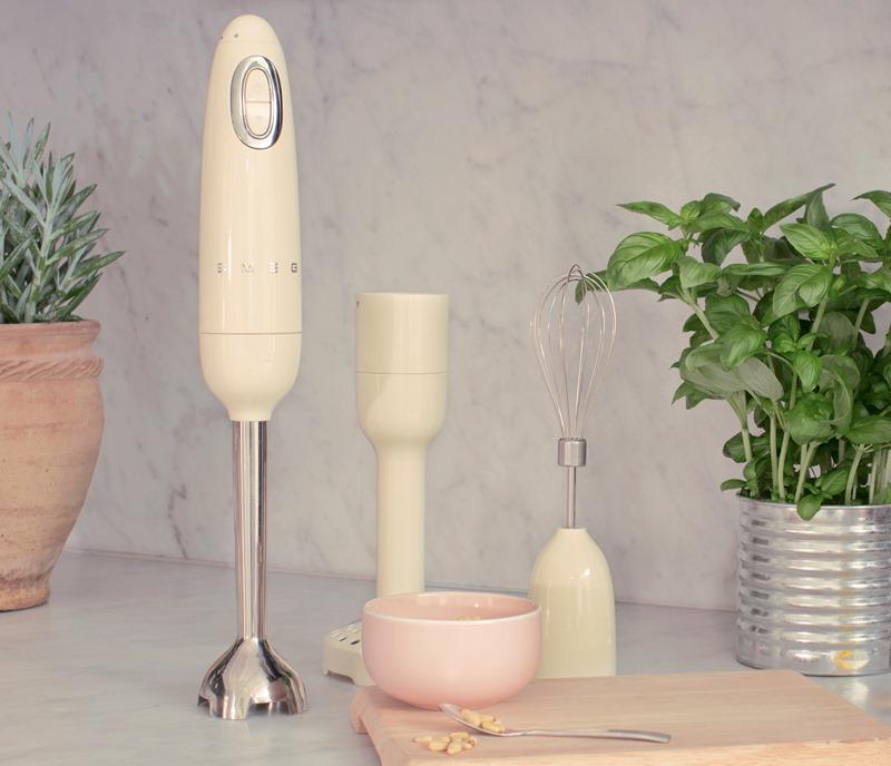 SMEG rankinis blenderis HBF02CREU