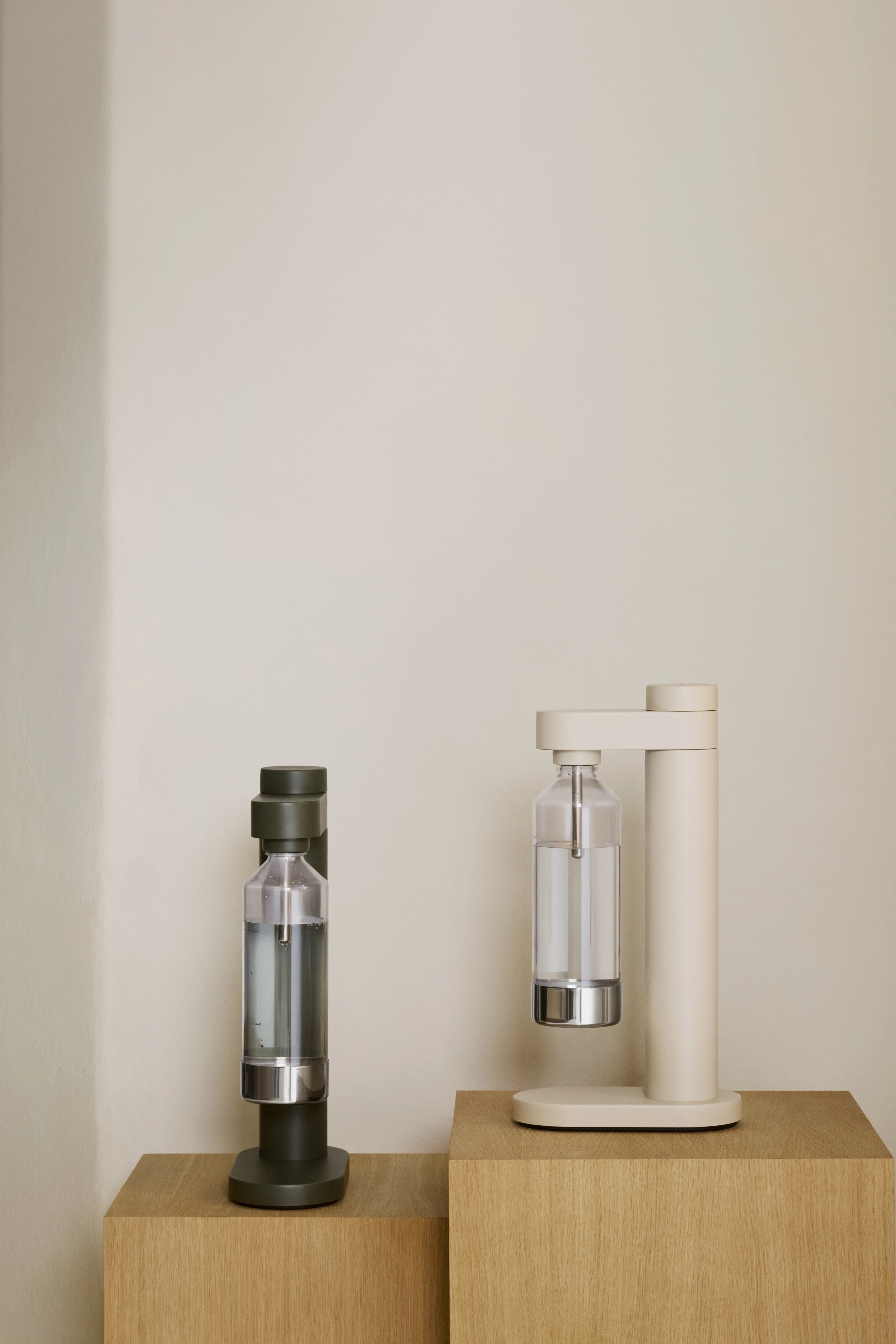 STELTON Brus gazuotų gėrimų gaminimo aparatas, dark forest aprašymas - Prekės nuotrauka