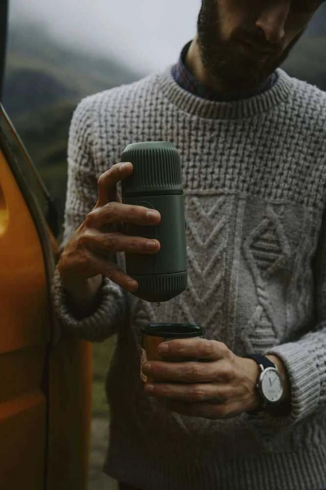 Rankinis maltos kavos aparatas su dėklu Wacaco Nanopresso, Žalias