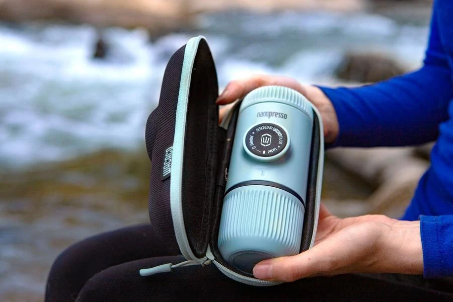 Rankinis maltos kavos aparatas su dėklu Wacaco Nanopresso, Mėlynas