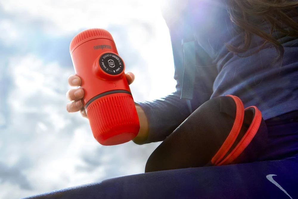 Rankinis maltos kavos aparatas su dėklu Wacaco Nanopresso, Raudonas