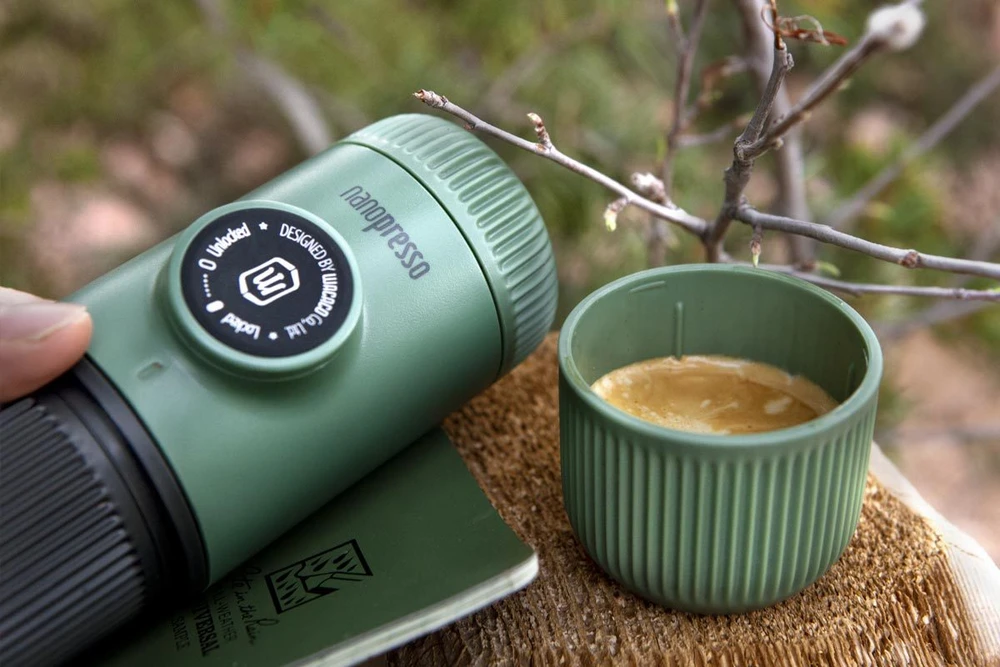 Rankinis maltos kavos aparatas su dėklu Wacaco Nanopresso, Žalias