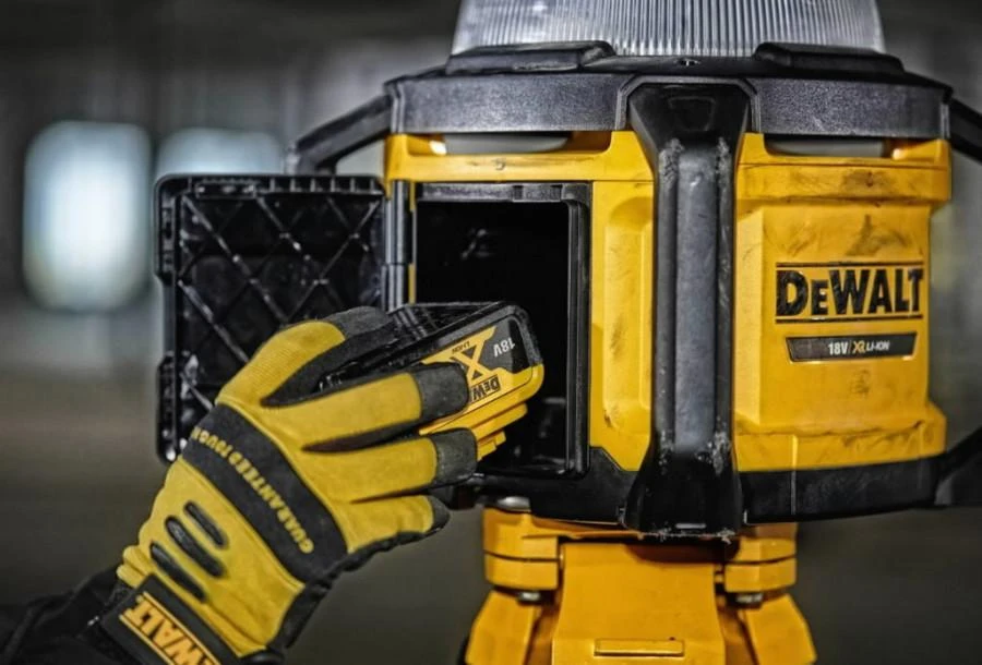 DeWALT prožektorius DCL074 18V be akumuliatoriaus ir kroviklio