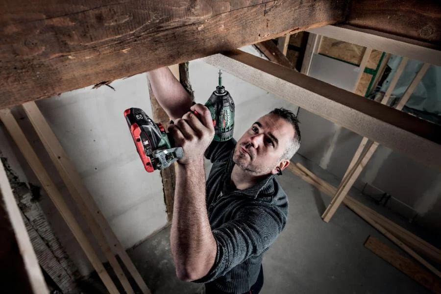 Metabo SSD 18 LTX suktuvas dirbant su medinėmis sijomis