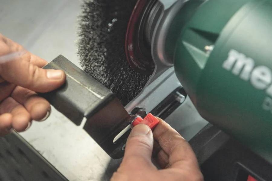 Elektrinis galąstuvas BS 200 Plus su šlifavimo juosta, Metabo