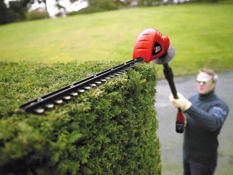 Black & Decker teleskopinės gyvatvorių žirklės GTC1843L20 18V 1x2.0Ah pilnas komplektas