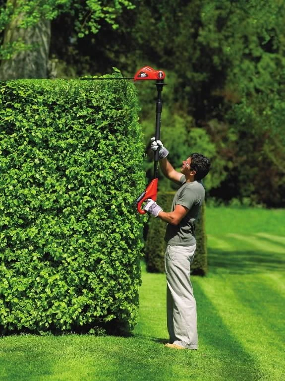 Black & Decker teleskopinės gyvatvorių žirklės GTC1843L20 18V 1x2.0Ah pilnas komplektas