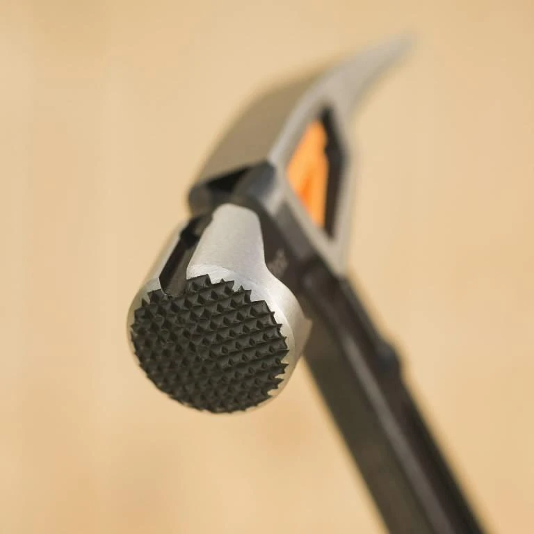 Fiskars Plaktukas universalus su viniatraukiu XXL 22oz/16"
