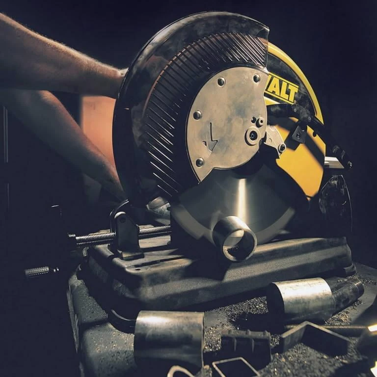 Metalo pjaustyklė DW872 355 mm, DeWalt