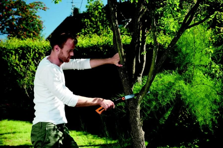 Fiskars Xtract™ sodo pjūklas (L) SW 75