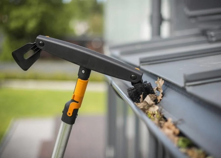 Fiskars QuikFit latakų šepetys 1001414