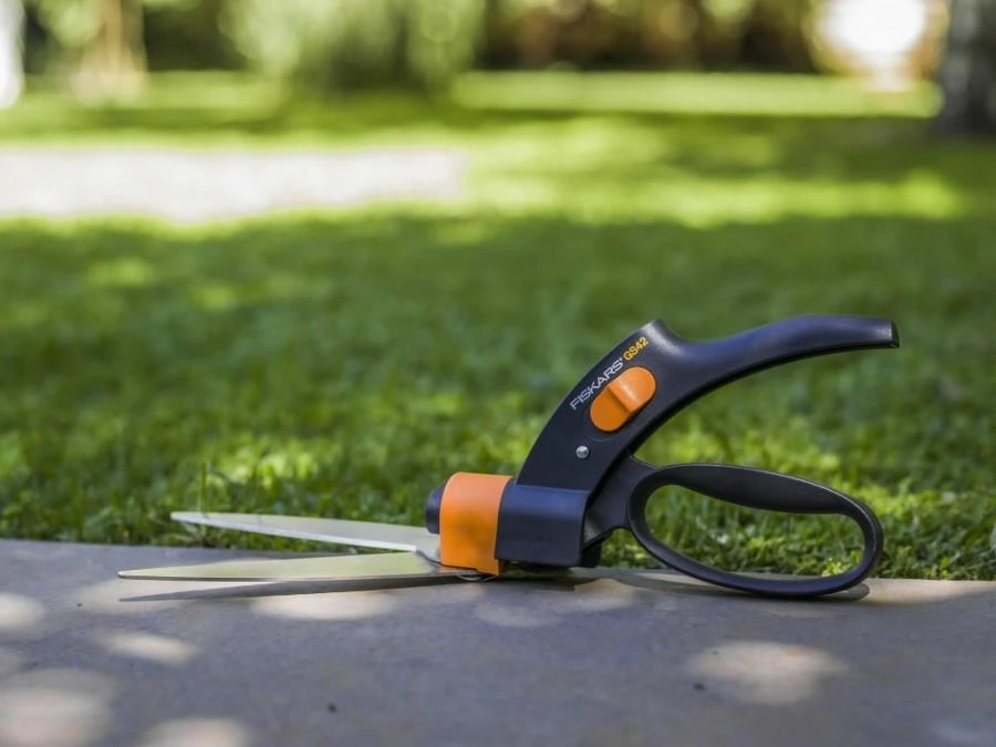 Fiskars žolės žirklės Servo-System GS42, 340 mm