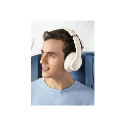 Anker Soundcore Q20i ausinės ant vartotojo galvos