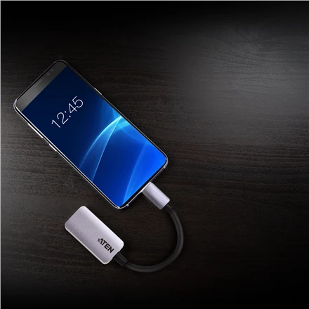 Aten USB-C į HDMI adapteris prijungtas prie telefono