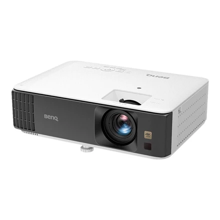 BenQ TK700 Žaidimų projektorius su tikrąja 4K skiriamąja geba, HDR technologija ir 16 ms įvesties delsa atskleidžia tamsias scenas