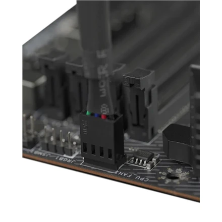 Deepcool ventiliatoriaus adapteris prijungtas prie pagrindinės plokštės