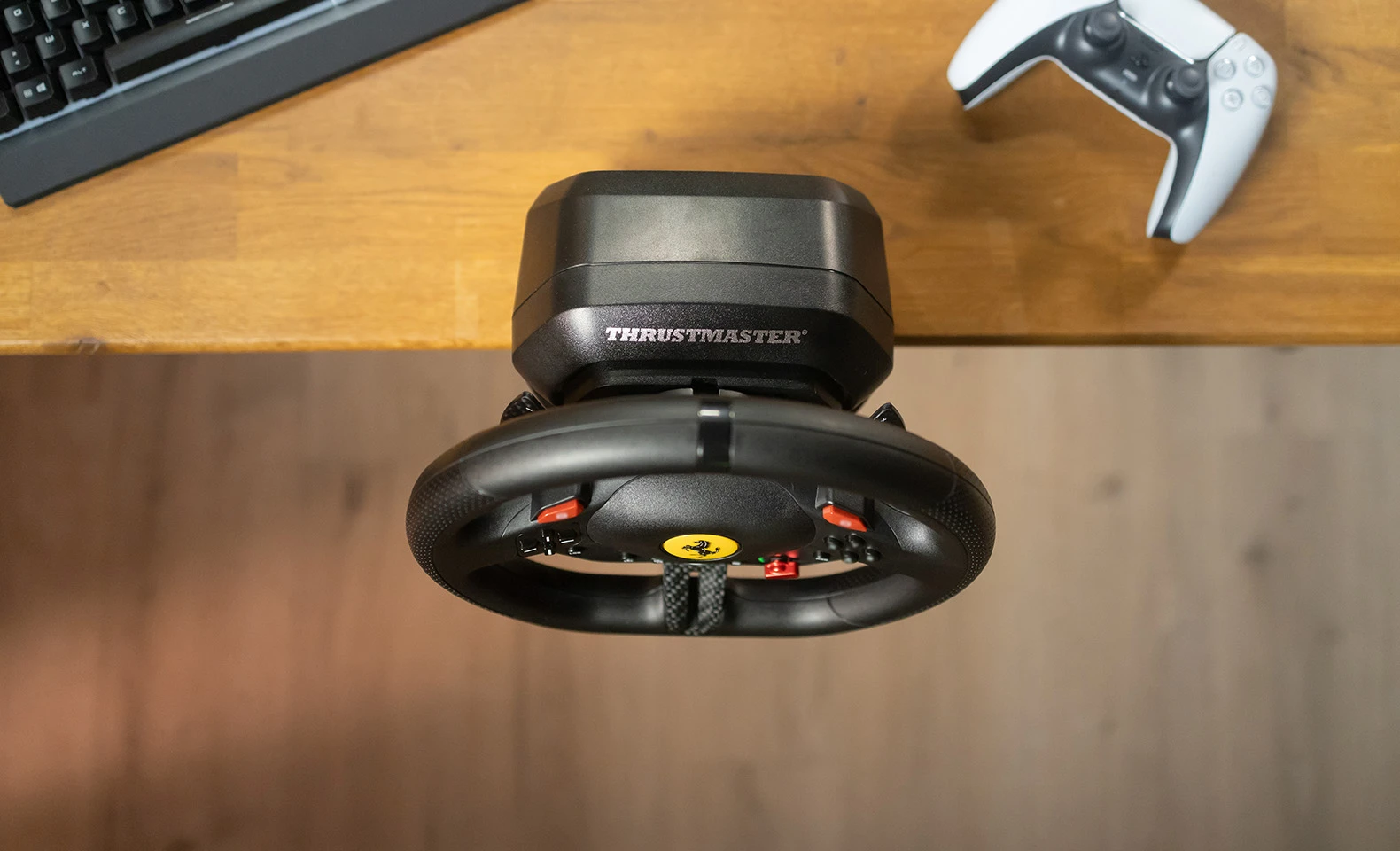 Žaidimų vairo rinkinys Thrustmaster Racing Wheel | T98-P Ferrari 296 GTB (vairo rinkinys + pedalų rinkinys) PS4 / PS5 / PC aprašymas - Prekės nuotrauka